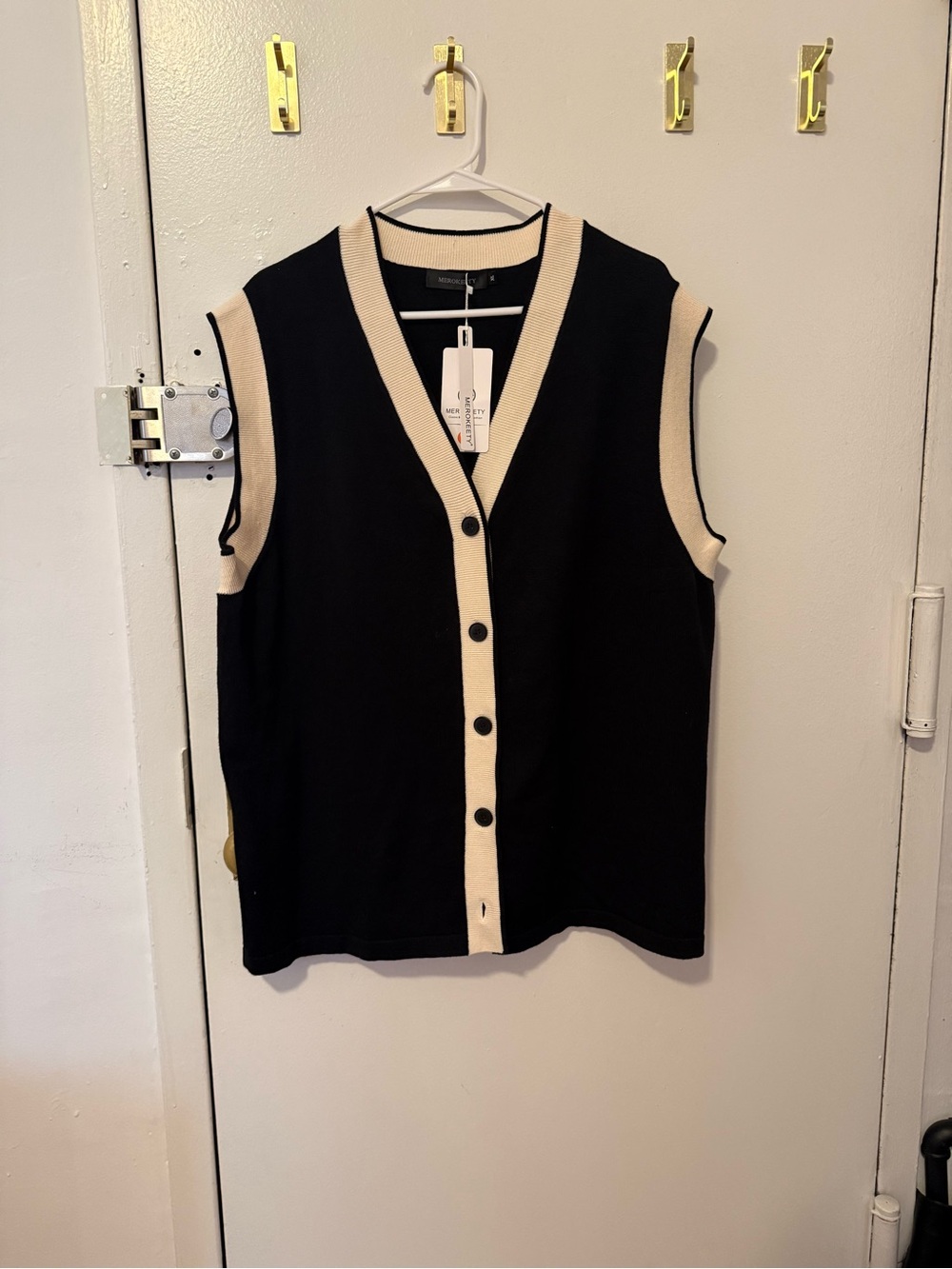 Amazon Essentials Black Knit Button-Front Vest with Cream Trim